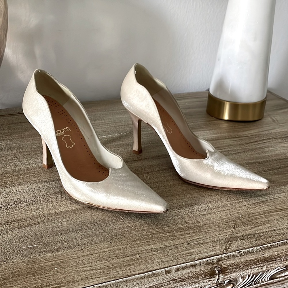 Cream pointed toe shimmering satin heels size 6.